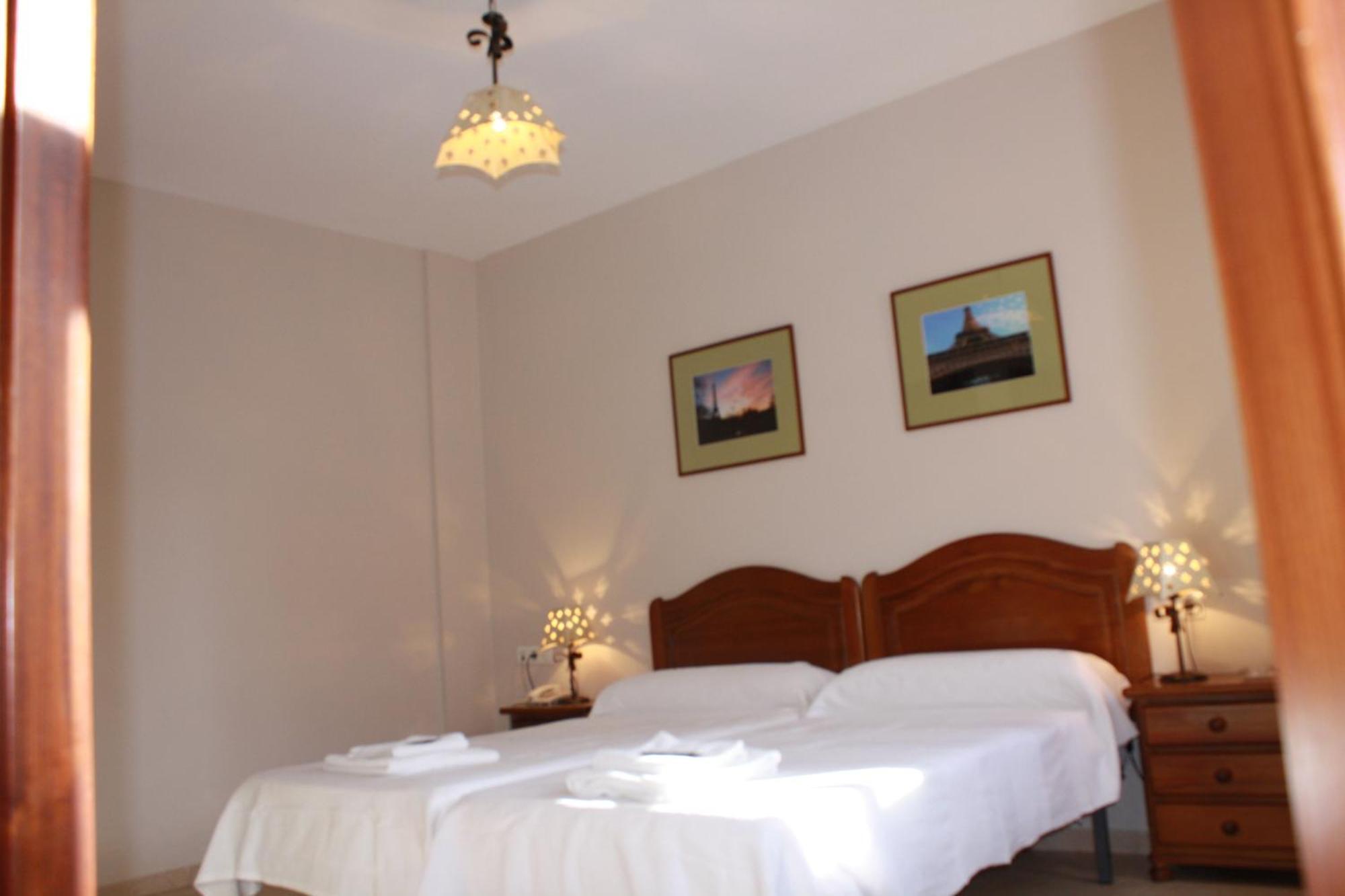 Hostal Carlos 2 La Línea de la Concepción 외부 사진