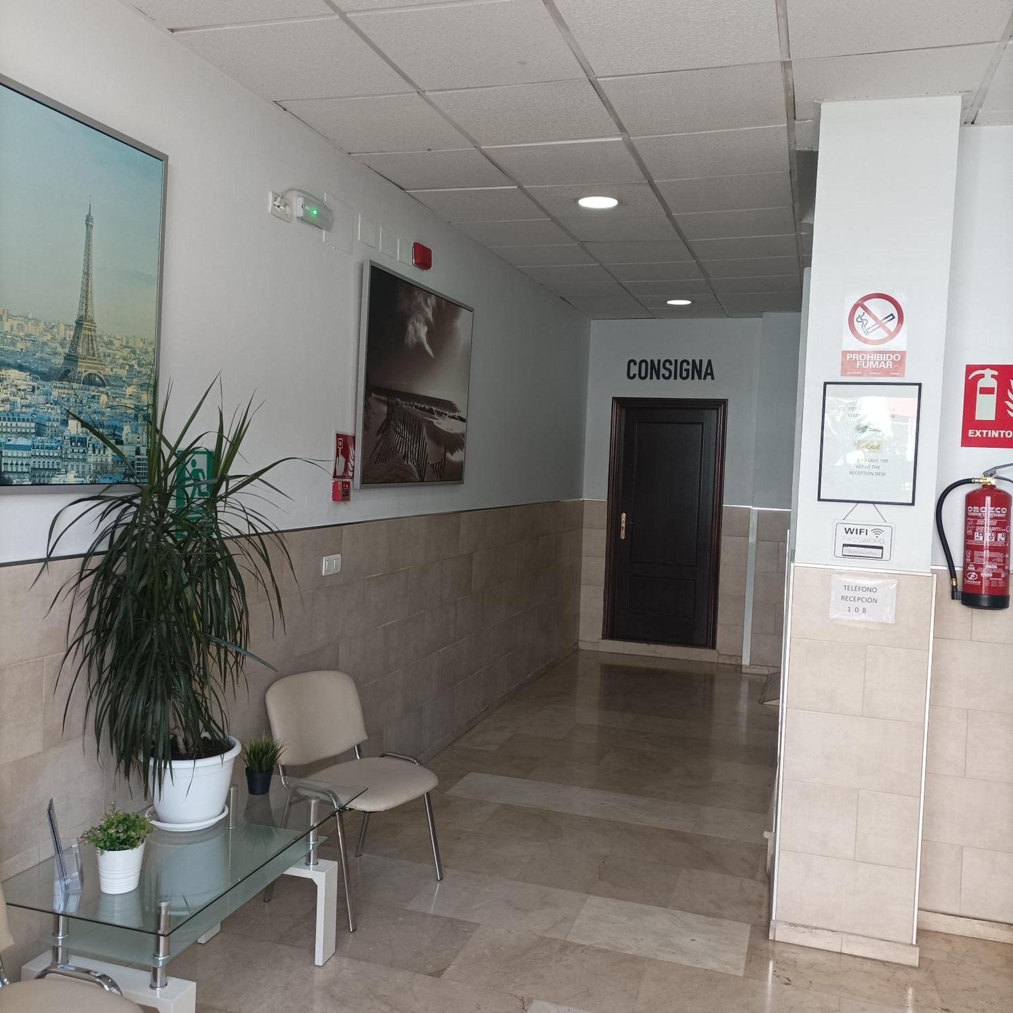 Hostal Carlos 2 La Línea de la Concepción 외부 사진