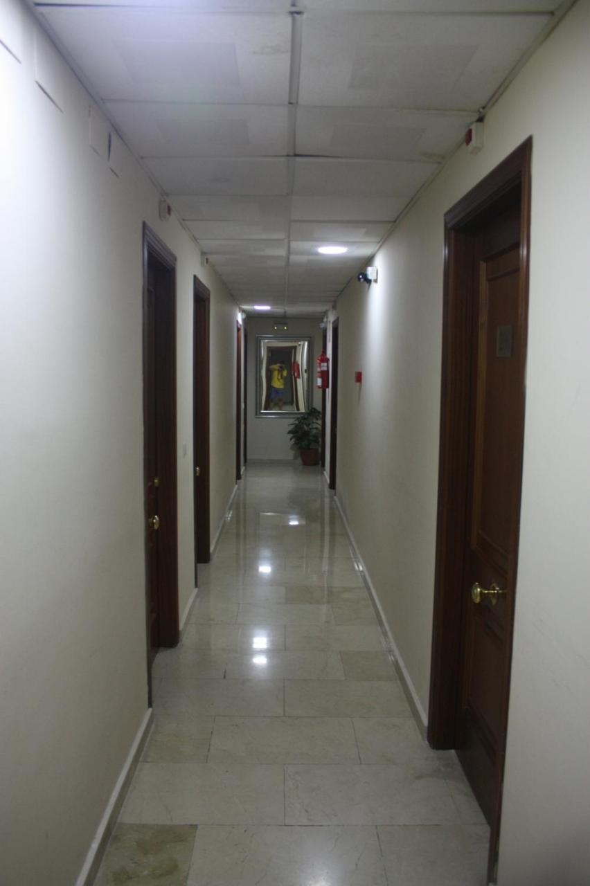 Hostal Carlos 2 La Línea de la Concepción 외부 사진